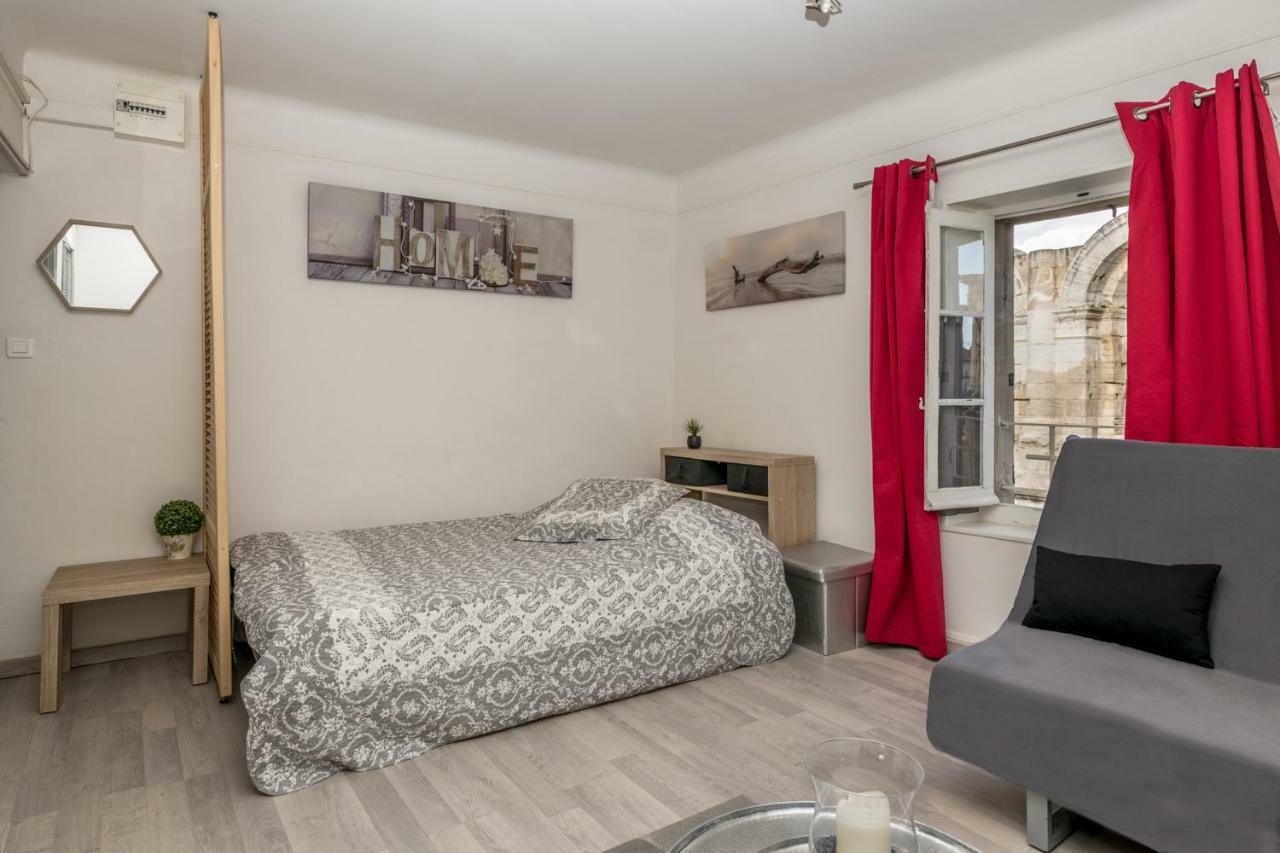 Studio Avec Vue Sur Les Arenes Arles Exterior foto